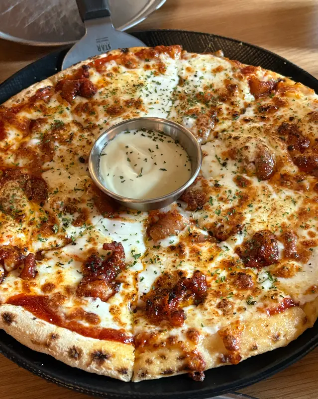 군침도는 비주얼의 피자