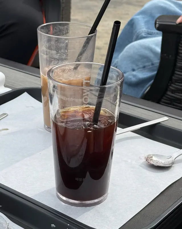아이스 아메리카노와 카페라떼