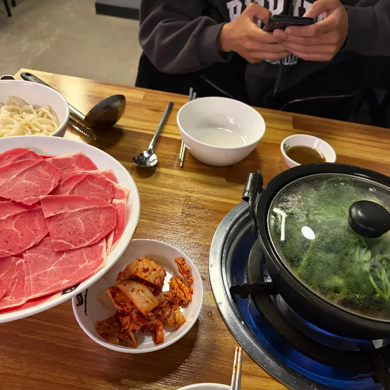 등촌샤브칼국수 테이블 세팅