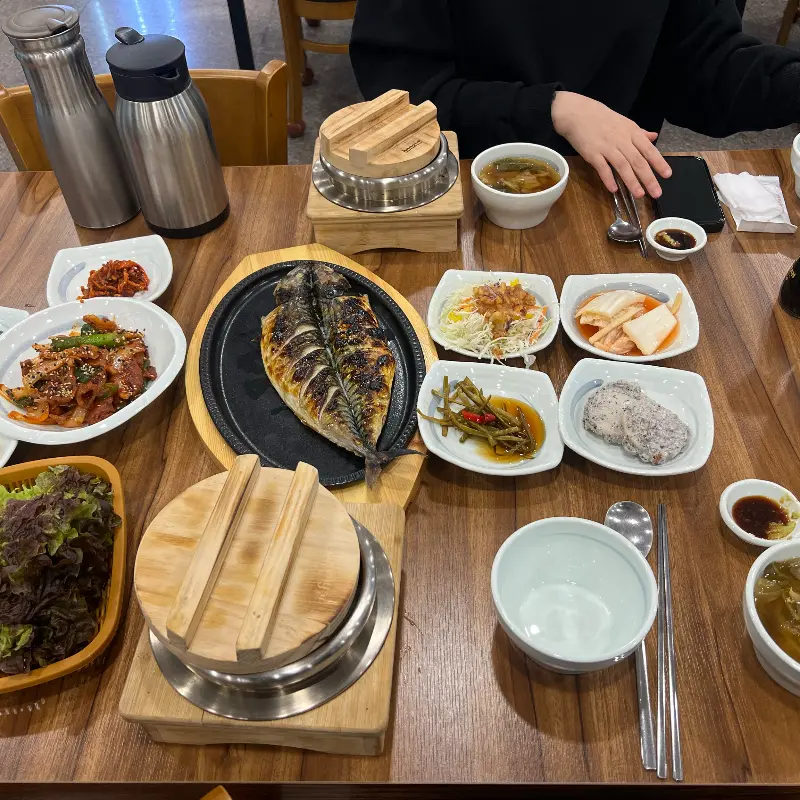 다래생선구이 전체 상차림