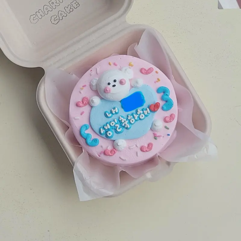 귀여운 디자인의 케이크