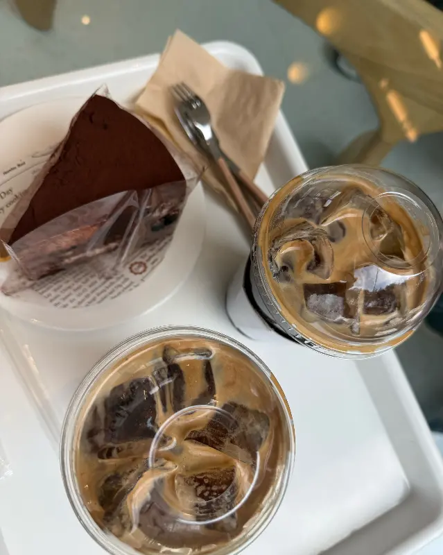 아메리카노와 티라미수