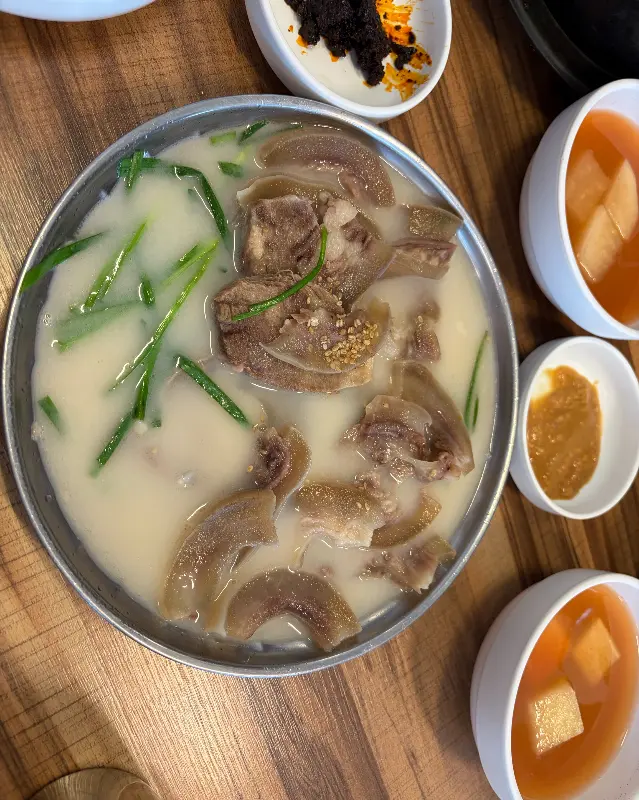 푸짐한 해장국의 모습