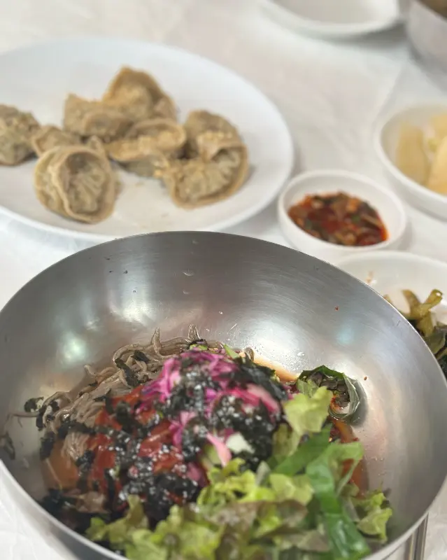 막국수와 함께 먹으면 맛있는 만두