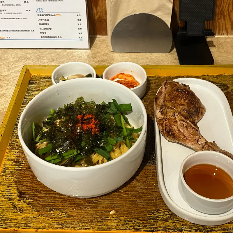 깔끔하고 정갈한 테이블 세팅