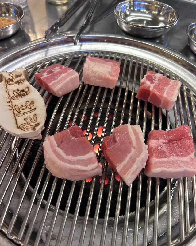 맛있는 고기 한 상