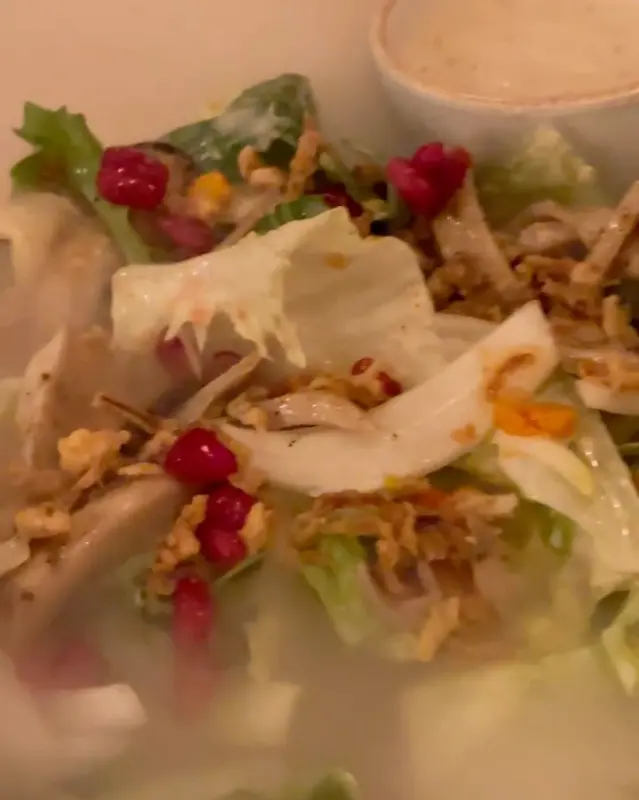 신선한 샐러드의 모습