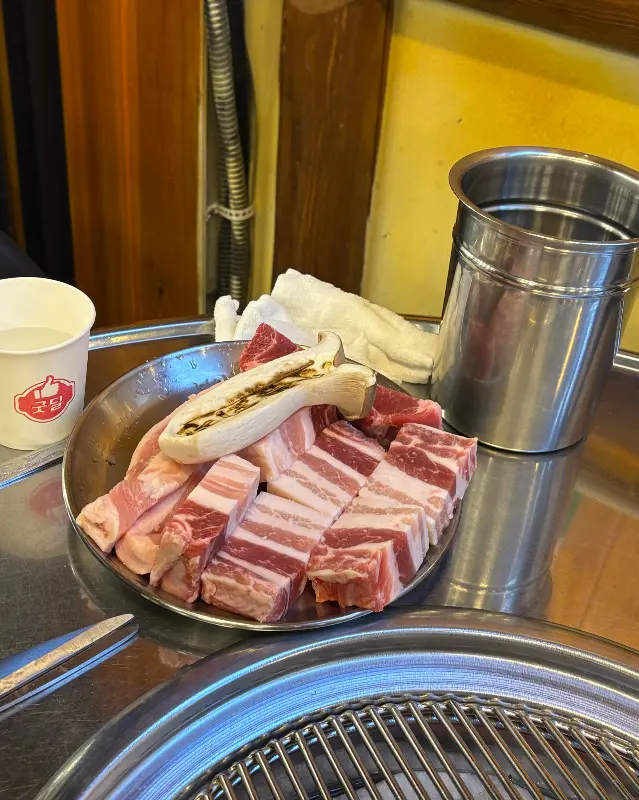 맛있게 구워지고 있는 고기