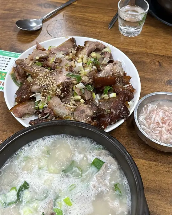 김가네 매운족발돼지국밥의 족발