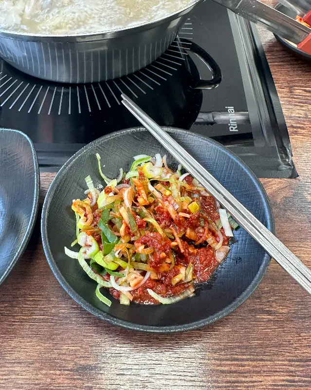 보기만 해도 침샘 자극하는 닭무침! 에피타이저로 최고다.