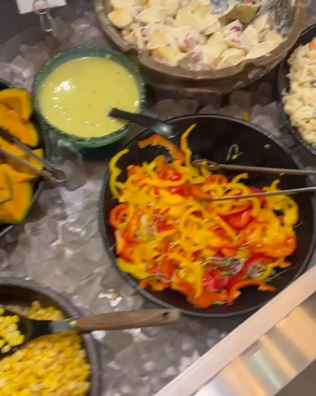 다채로운 샐러드바