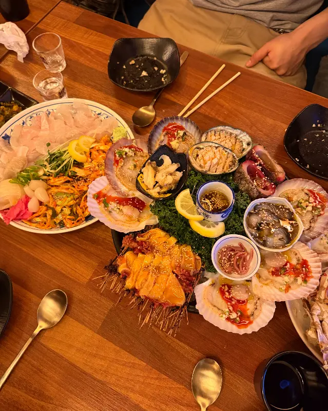 모듬 해산물 한상 차림 사진