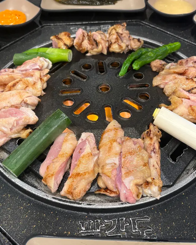 다양한 소스와 밑반찬