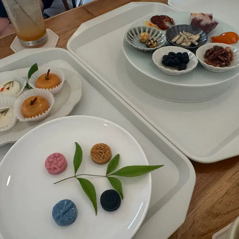 다양한 디저트 한 상 차림