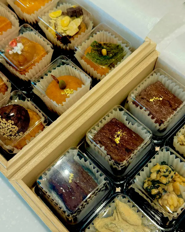 정갈하게 포장된 디저트 선물세트