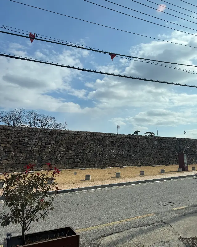 카페에서 보이는 해미읍성 전경