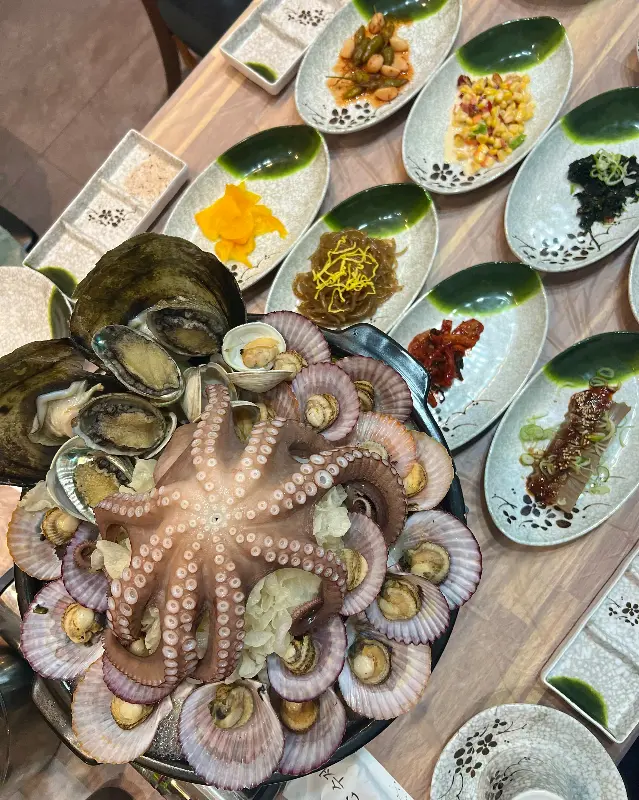 푸짐한 해신탕 한 상 차림