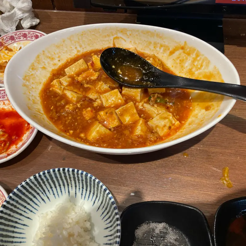 마파두부 사진. 부드러운 두부와 매콤한 소스가 조화롭게 어우러져 있다.