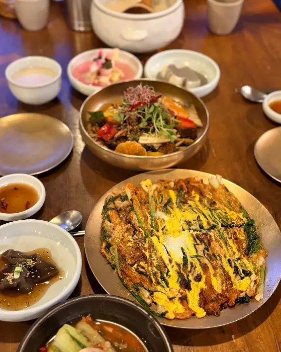 동래파전의 단면, 촉촉하고 부드러운 질감이 느껴집니다.