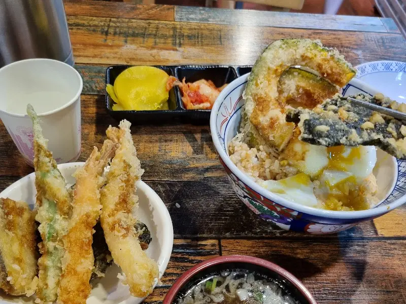 텐동과 함께 제공되는 반찬들