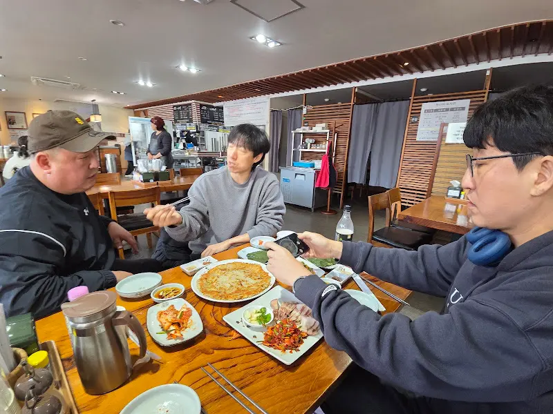 평강 막국수 내부
