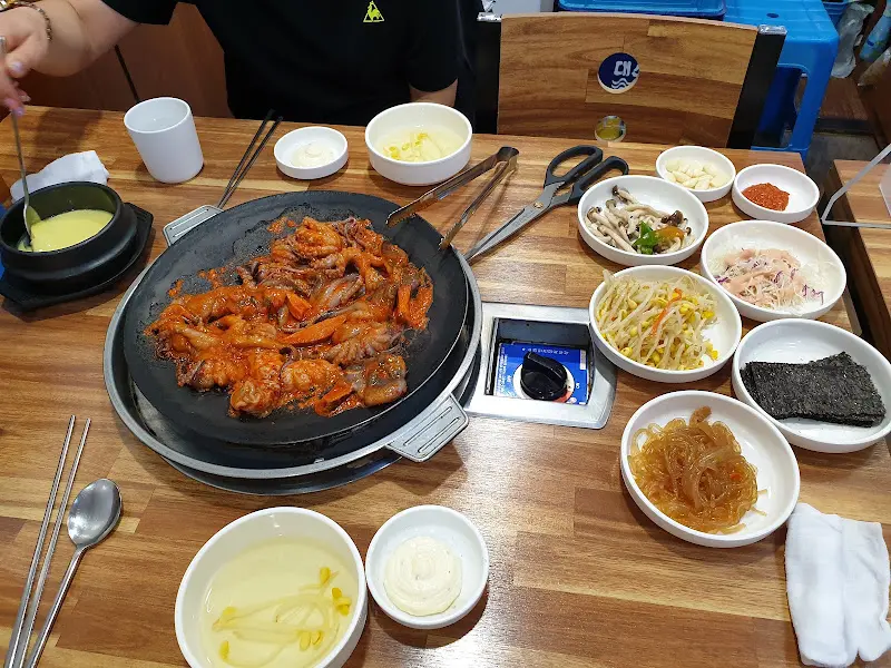 쭈꾸미와 함께 제공되는 밑반찬