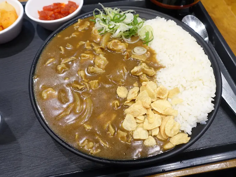 카레와 곁들임 찬