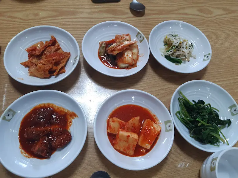 다양한 종류의 밑반찬