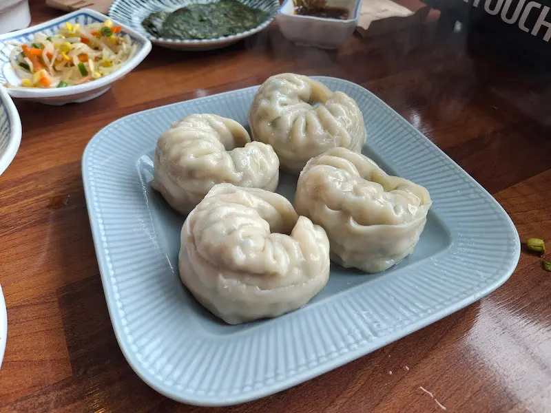 윤기가 자르르 흐르는 왕만두