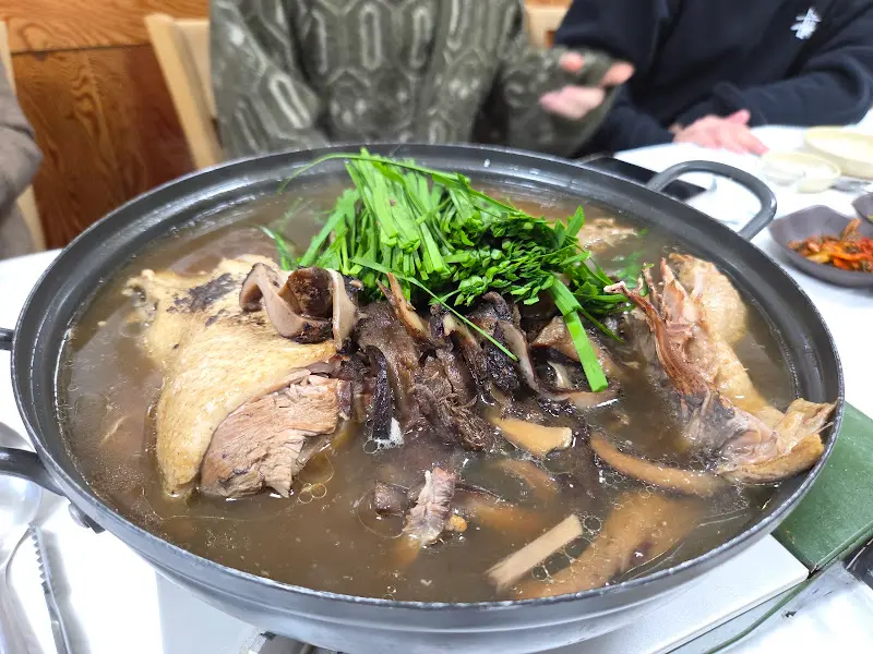 능이버섯이 들어간 닭백숙