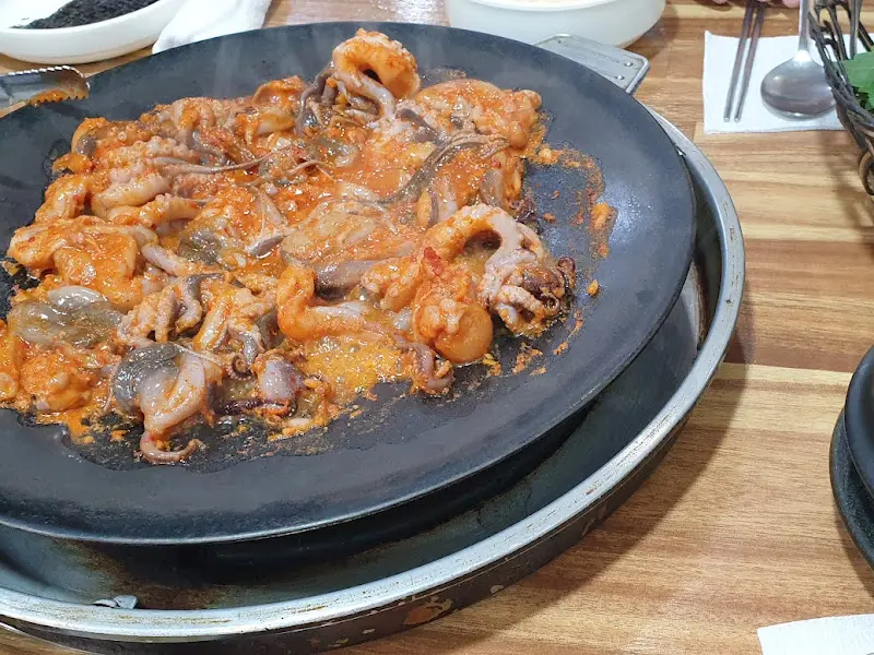 화구 위에서 맛있게 익어가는 쭈꾸미