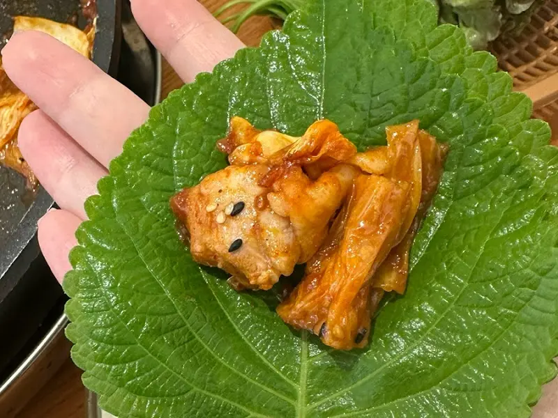 깻잎과 닭갈비