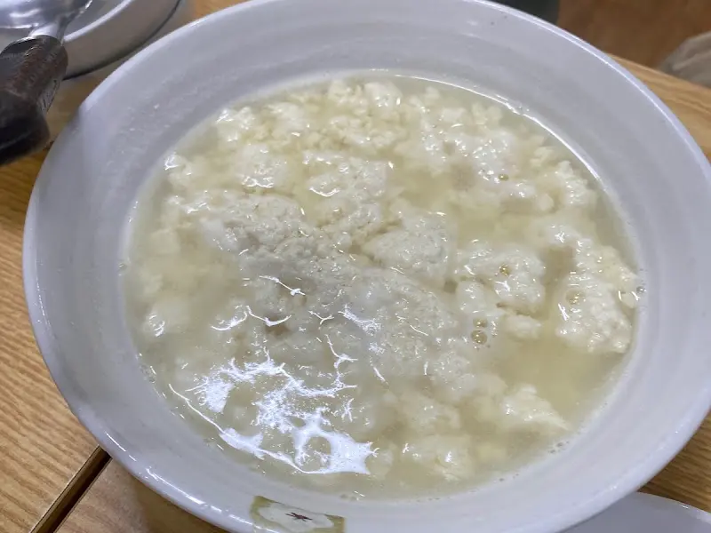 뽀얀 국물의 맑은 순두부