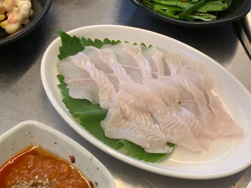 신선한 아나고 사시미