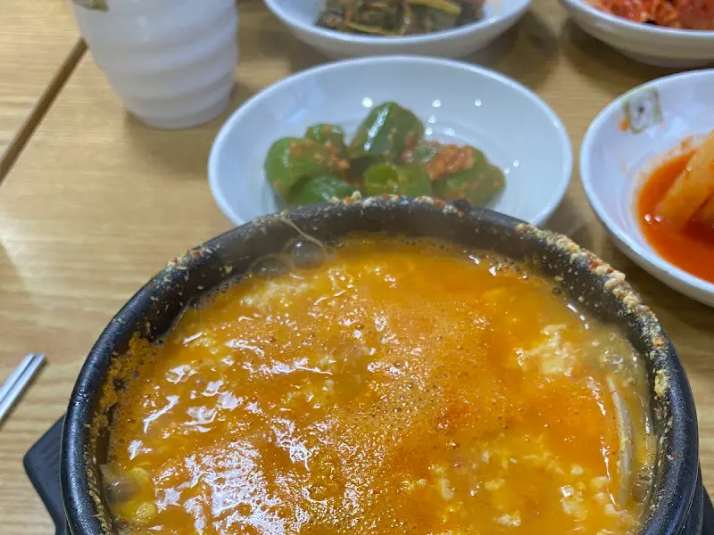 매콤한 향이 코를 자극하는 얼큰 순두부