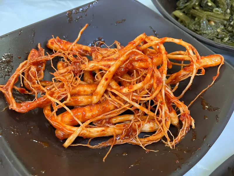 밑반찬으로 나온 도라지 무침