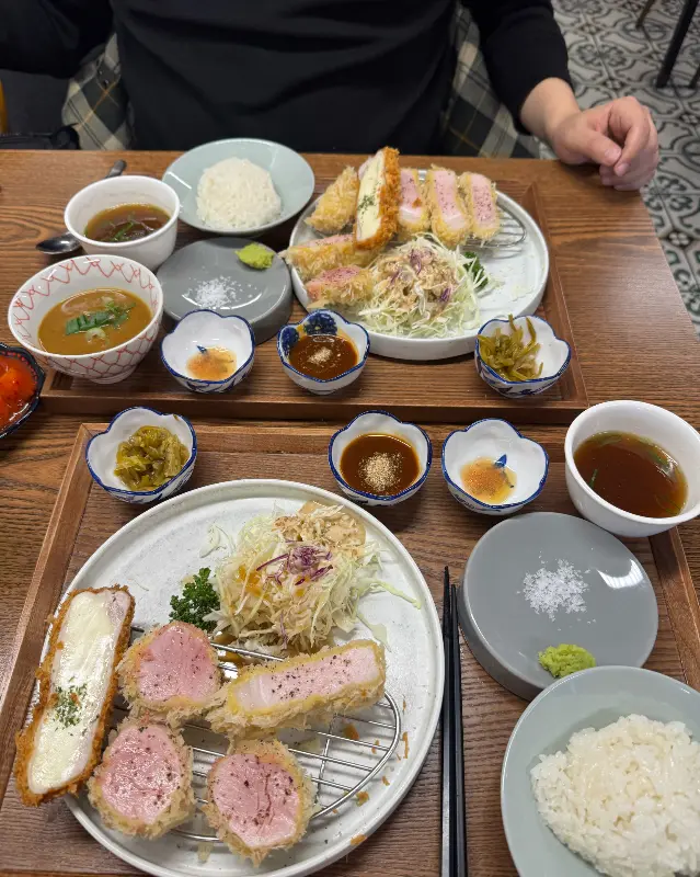 숯불 저온 안심카츠와 치즈카츠 한상차림