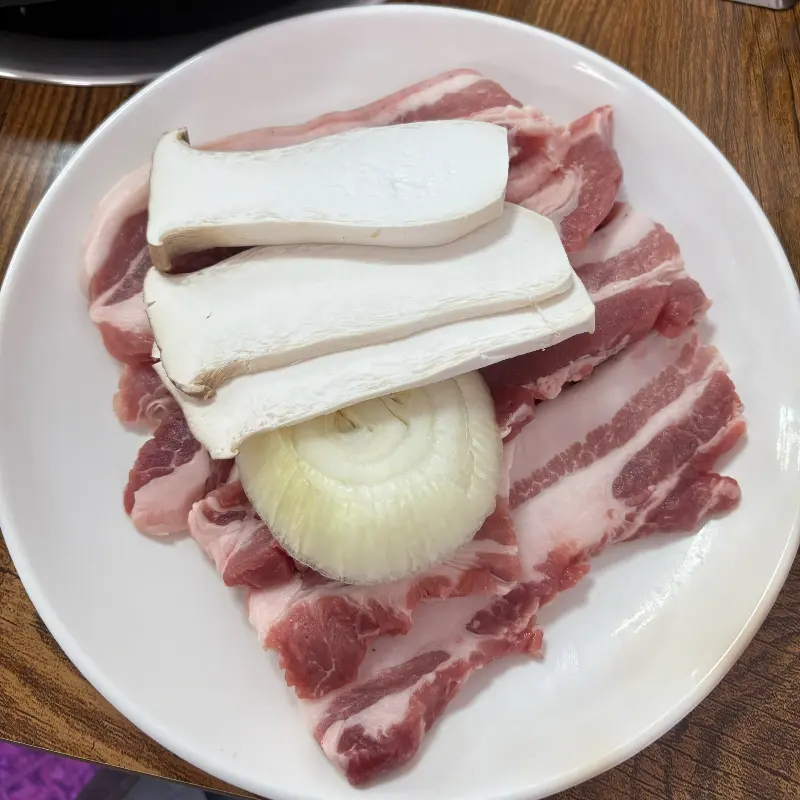 흑돼지 삼겹살 등장