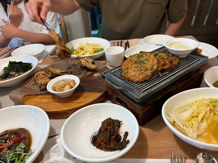 화덕에서 구워진 닭 떡갈비