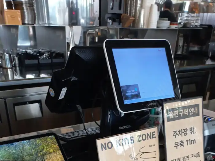 카페 카운터 및 주문대