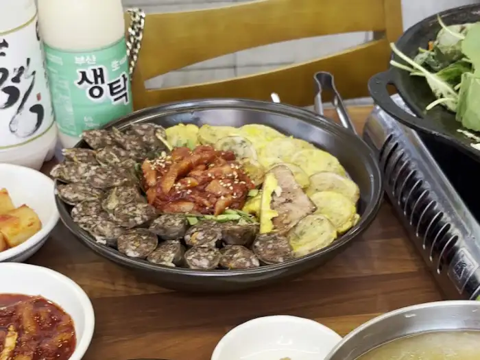 모듬 순대와 곁들임 반찬