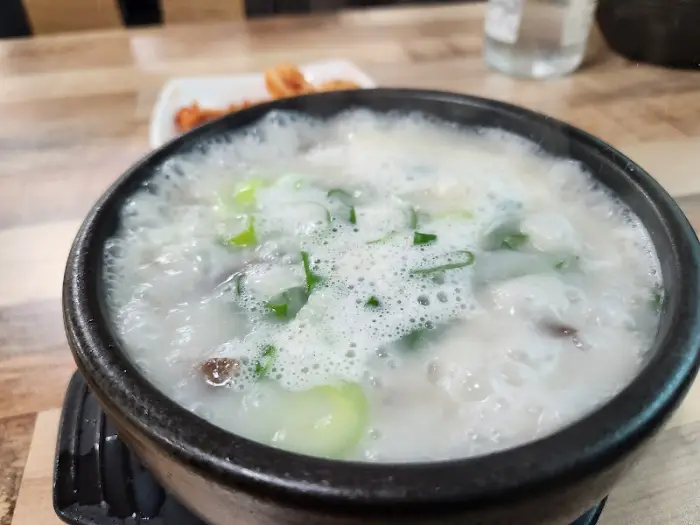 김치와 함께 나온 소머리국밥