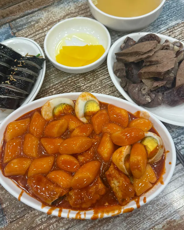 떡볶이, 순대, 김밥