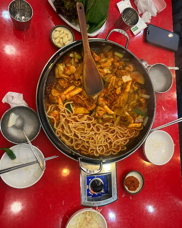 춘천골 닭갈비 전체 상차림