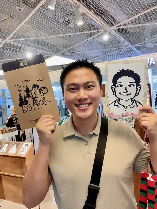 젤라또를 들고 있는 사람