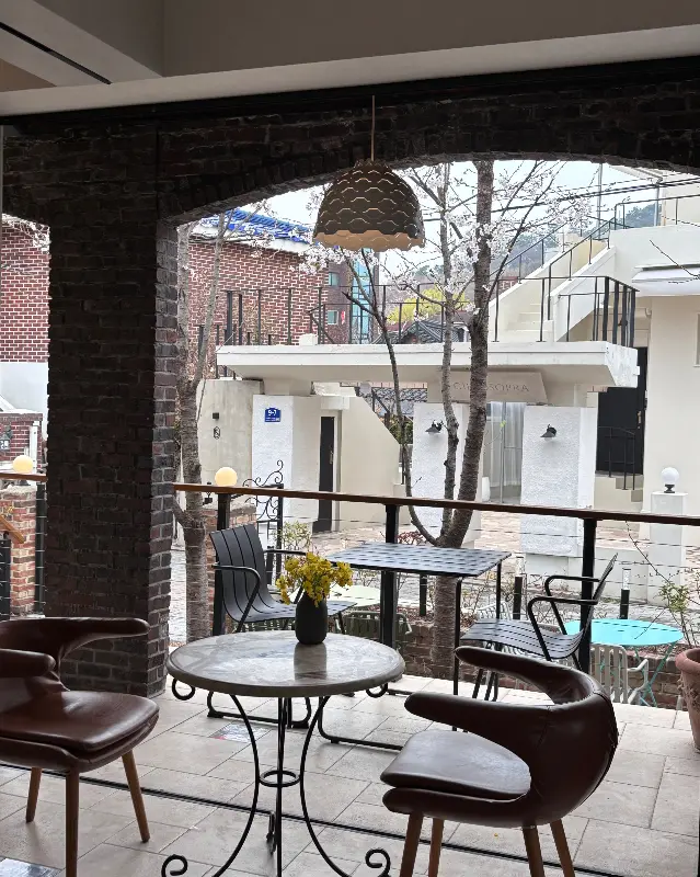 카페 외부 테라스