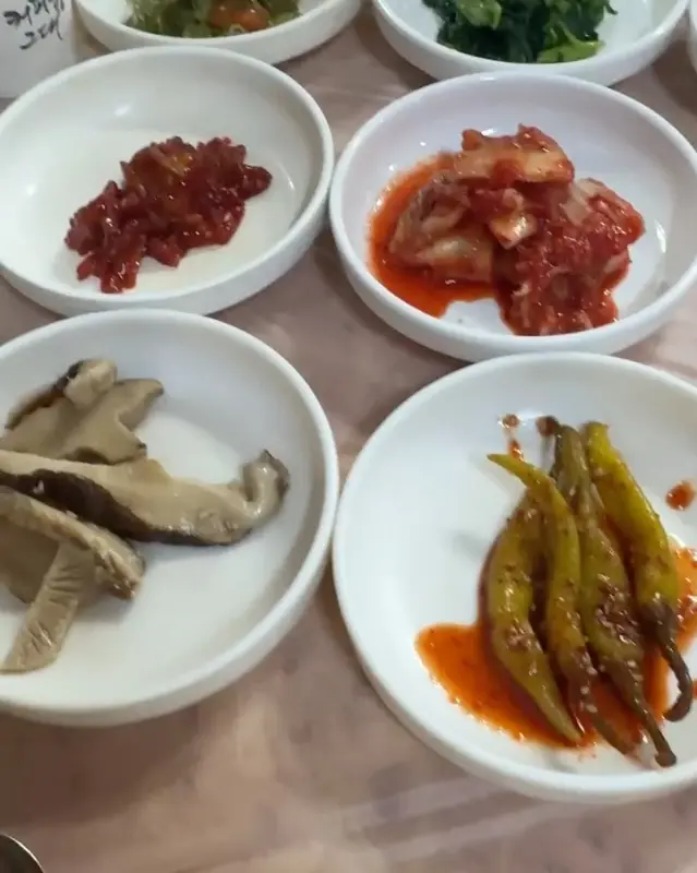 다양한 종류의 밑반찬