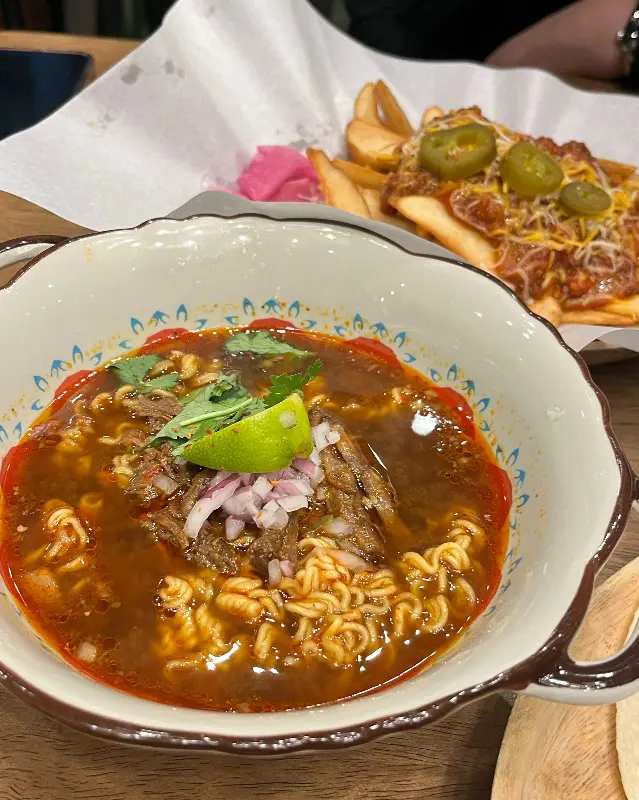 비리아 라면과 나쵸