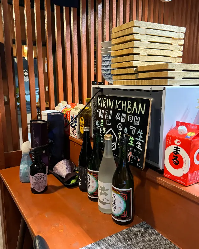 일본풍 인테리어가 돋보이는 매장 내부