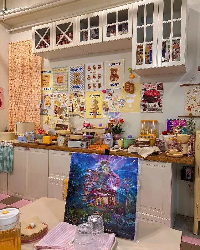 아기자기한 그림과 소품들